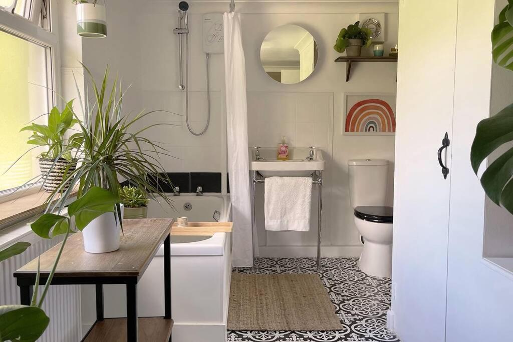 Cosy 2-Bedroom Family Cottage Centrally Located. Leedstown Luaran gambar